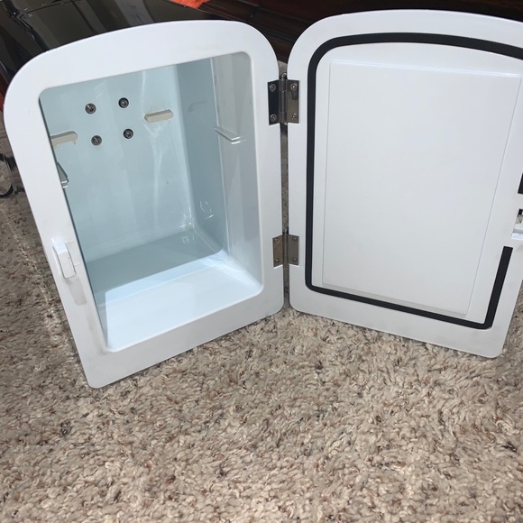 Mini fridge - Picture 3 of 4
